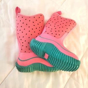Girls size 10 muck boots